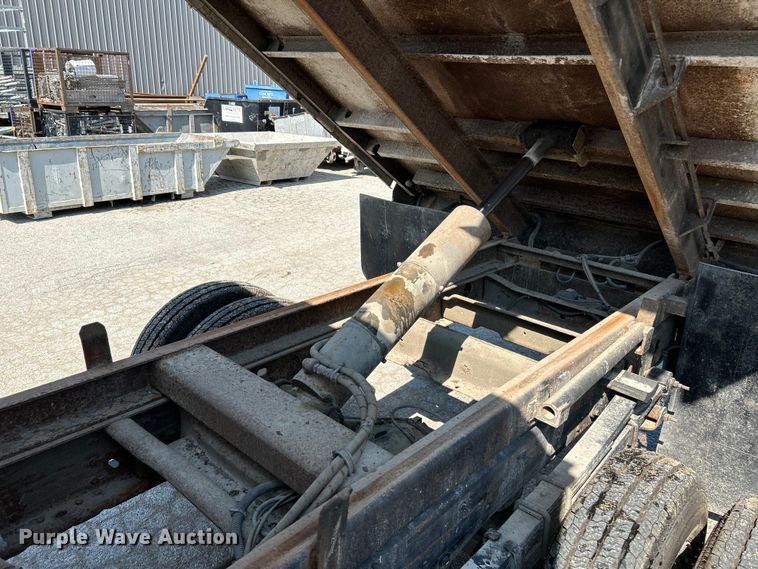 image for item NL9622 2005 Chevrolet Silverado 3500  dump bed pickup truck