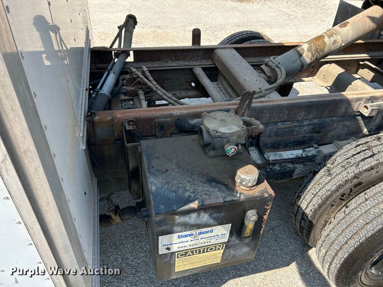 image for item NL9622 2005 Chevrolet Silverado 3500  dump bed pickup truck