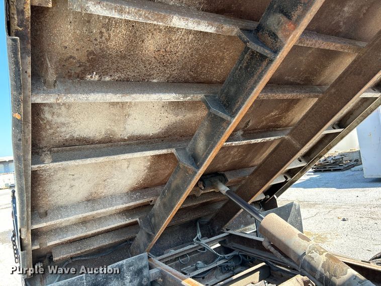 image for item NL9622 2005 Chevrolet Silverado 3500  dump bed pickup truck