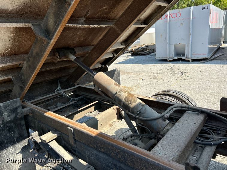 image for item NL9622 2005 Chevrolet Silverado 3500  dump bed pickup truck