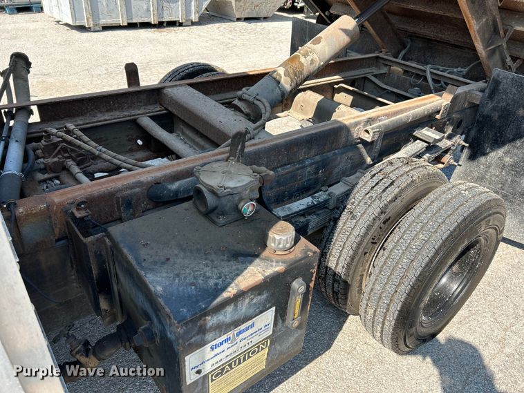 image for item NL9622 2005 Chevrolet Silverado 3500  dump bed pickup truck