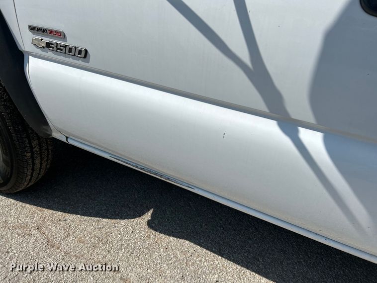 image for item NL9622 2005 Chevrolet Silverado 3500  dump bed pickup truck