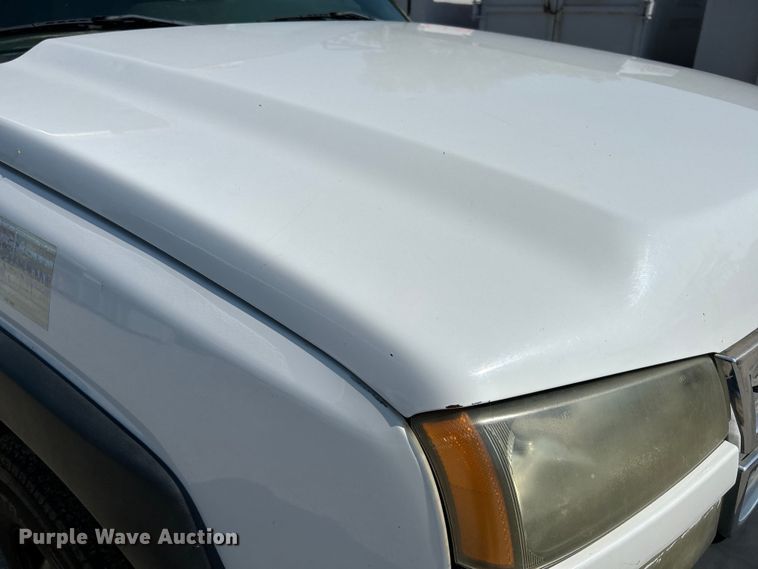 image for item NL9622 2005 Chevrolet Silverado 3500  dump bed pickup truck