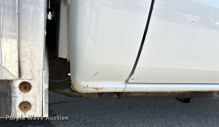 image for item NL9622 2005 Chevrolet Silverado 3500  dump bed pickup truck