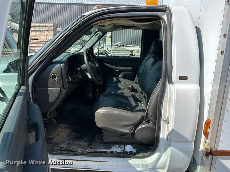 image for item NL9622 2005 Chevrolet Silverado 3500  dump bed pickup truck