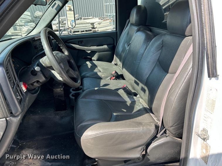 image for item NL9622 2005 Chevrolet Silverado 3500  dump bed pickup truck