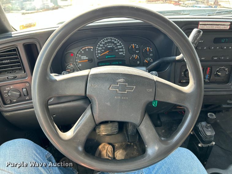 image for item NL9622 2005 Chevrolet Silverado 3500  dump bed pickup truck