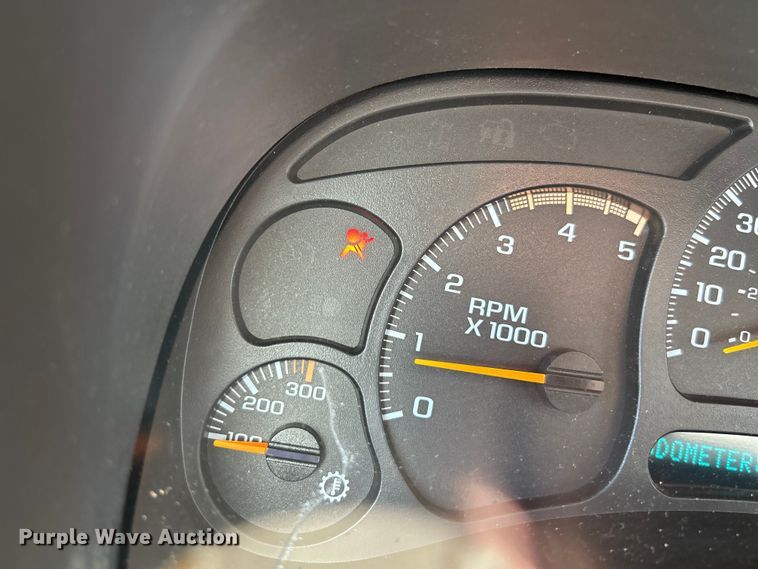 image for item NL9622 2005 Chevrolet Silverado 3500  dump bed pickup truck