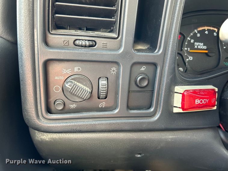 image for item NL9622 2005 Chevrolet Silverado 3500  dump bed pickup truck