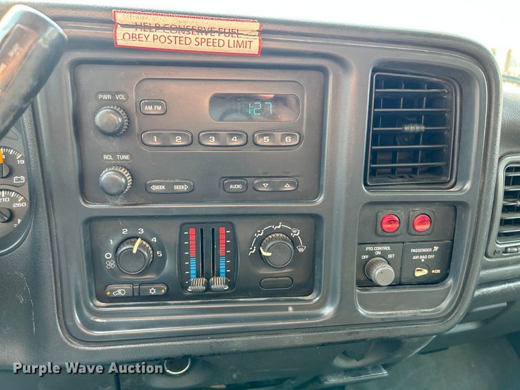 image for item NL9622 2005 Chevrolet Silverado 3500  dump bed pickup truck