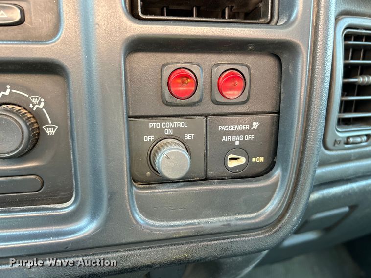 image for item NL9622 2005 Chevrolet Silverado 3500  dump bed pickup truck