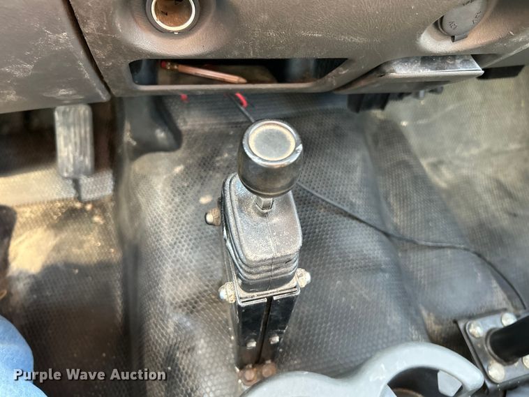 image for item NL9622 2005 Chevrolet Silverado 3500  dump bed pickup truck