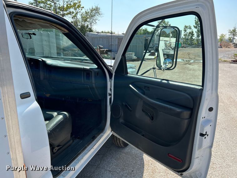 image for item NL9622 2005 Chevrolet Silverado 3500  dump bed pickup truck