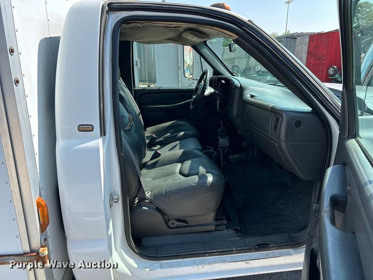 image for item NL9622 2005 Chevrolet Silverado 3500  dump bed pickup truck