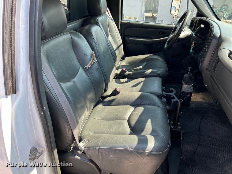 image for item NL9622 2005 Chevrolet Silverado 3500  dump bed pickup truck