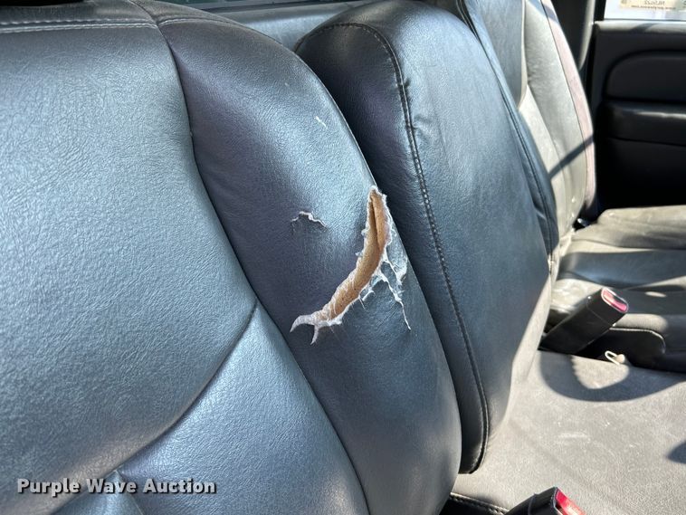 image for item NL9622 2005 Chevrolet Silverado 3500  dump bed pickup truck