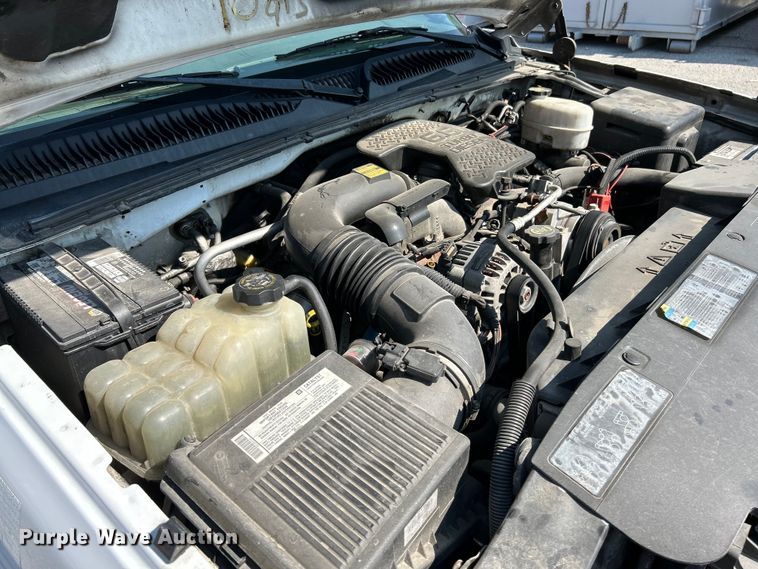 image for item NL9622 2005 Chevrolet Silverado 3500  dump bed pickup truck