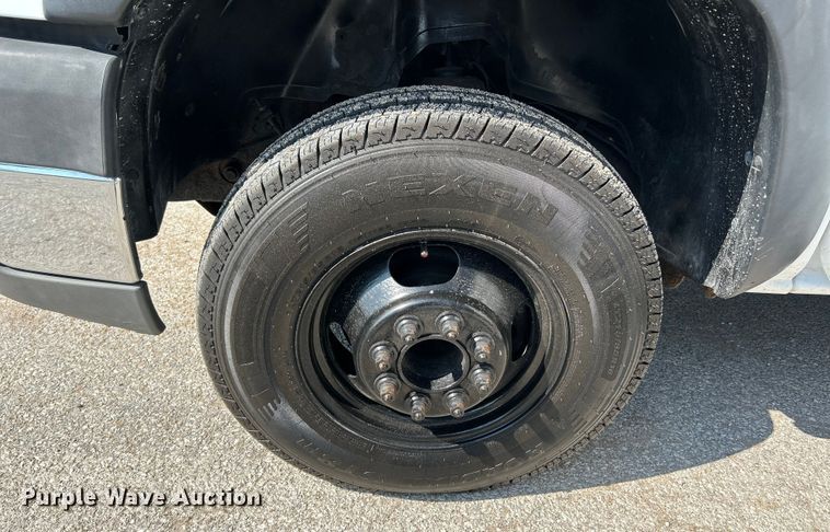 image for item NL9622 2005 Chevrolet Silverado 3500  dump bed pickup truck