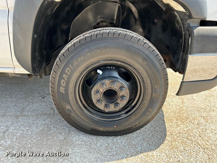 image for item NL9622 2005 Chevrolet Silverado 3500  dump bed pickup truck