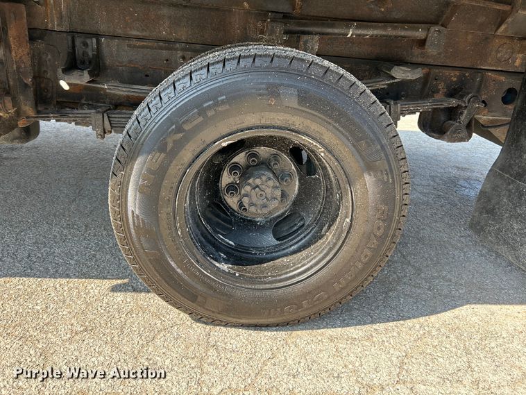 image for item NL9622 2005 Chevrolet Silverado 3500  dump bed pickup truck