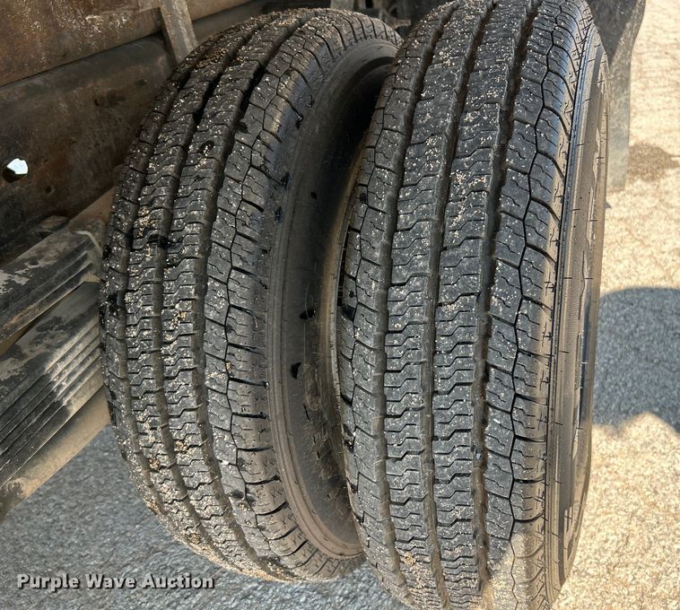 image for item NL9622 2005 Chevrolet Silverado 3500  dump bed pickup truck