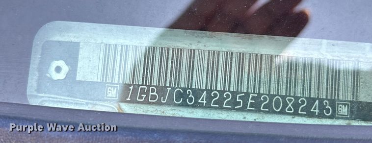 image for item NL9622 2005 Chevrolet Silverado 3500  dump bed pickup truck