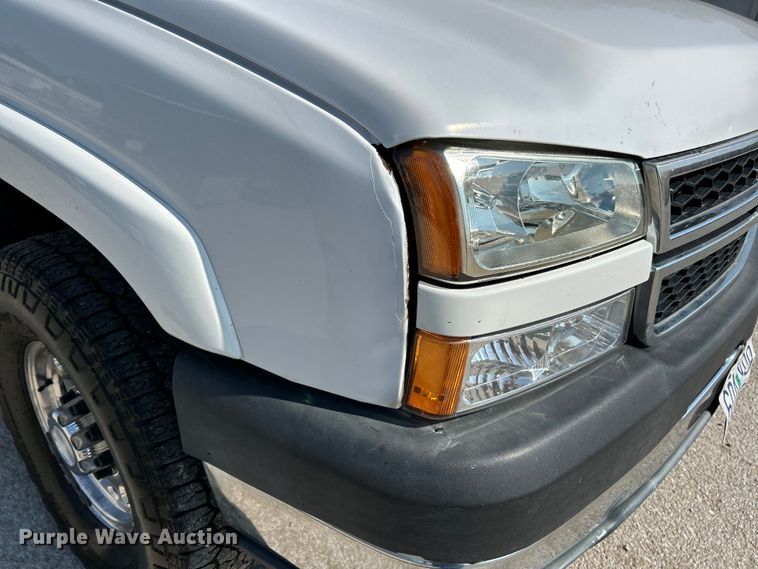 image for item NL9623 2007 Chevrolet Silverado 2500HD  Crew Cab pickup truck