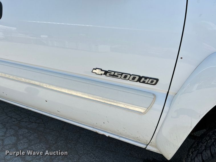 image for item NL9623 2007 Chevrolet Silverado 2500HD  Crew Cab pickup truck