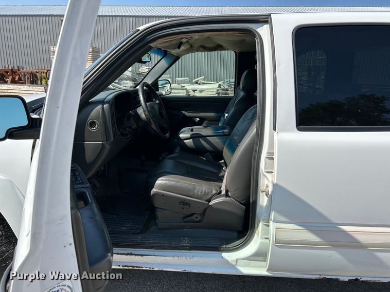 image for item NL9623 2007 Chevrolet Silverado 2500HD  Crew Cab pickup truck