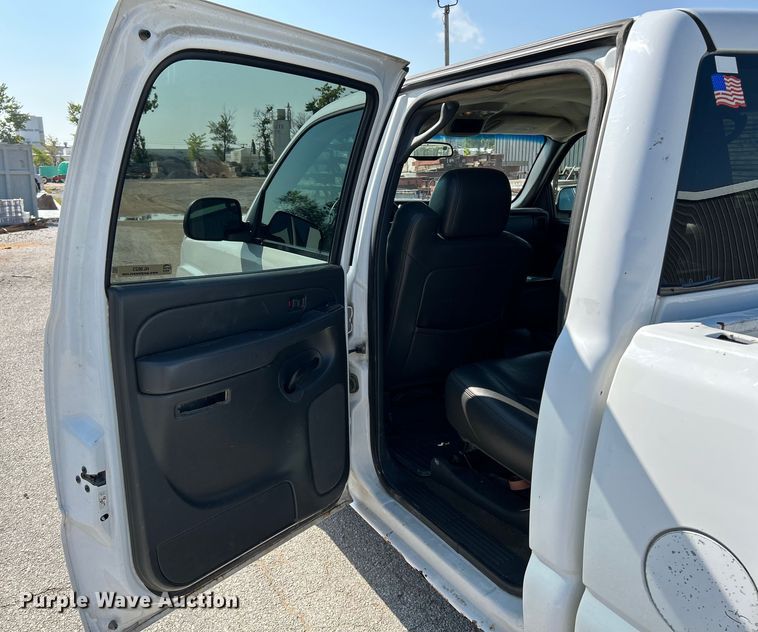 image for item NL9623 2007 Chevrolet Silverado 2500HD  Crew Cab pickup truck