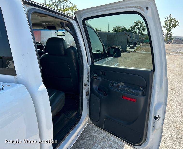 image for item NL9623 2007 Chevrolet Silverado 2500HD  Crew Cab pickup truck