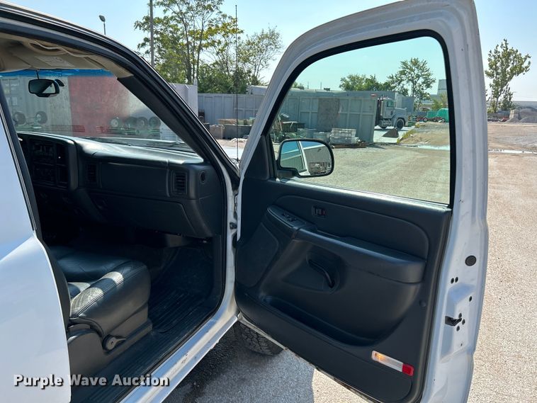 image for item NL9623 2007 Chevrolet Silverado 2500HD  Crew Cab pickup truck