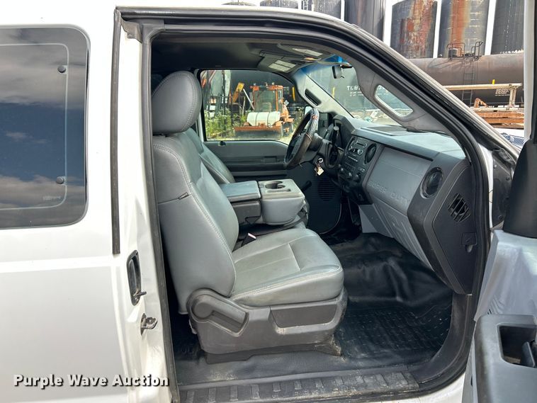 image for item NL9635 2011 Ford F250 Super Duty XL  SuperCab pickup truck