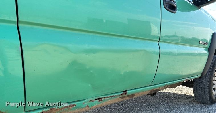 image for item NL9644 2006 Chevrolet Silverado 2500HD  Crew Cab pickup truck