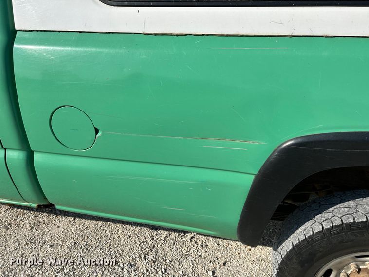 image for item NL9644 2006 Chevrolet Silverado 2500HD  Crew Cab pickup truck