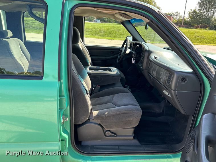 image for item NL9644 2006 Chevrolet Silverado 2500HD  Crew Cab pickup truck