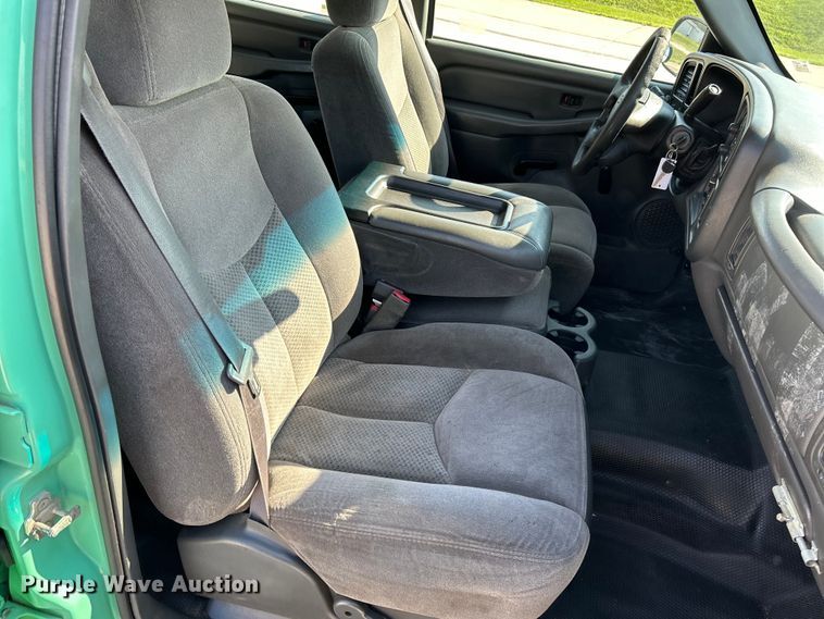 image for item NL9644 2006 Chevrolet Silverado 2500HD  Crew Cab pickup truck