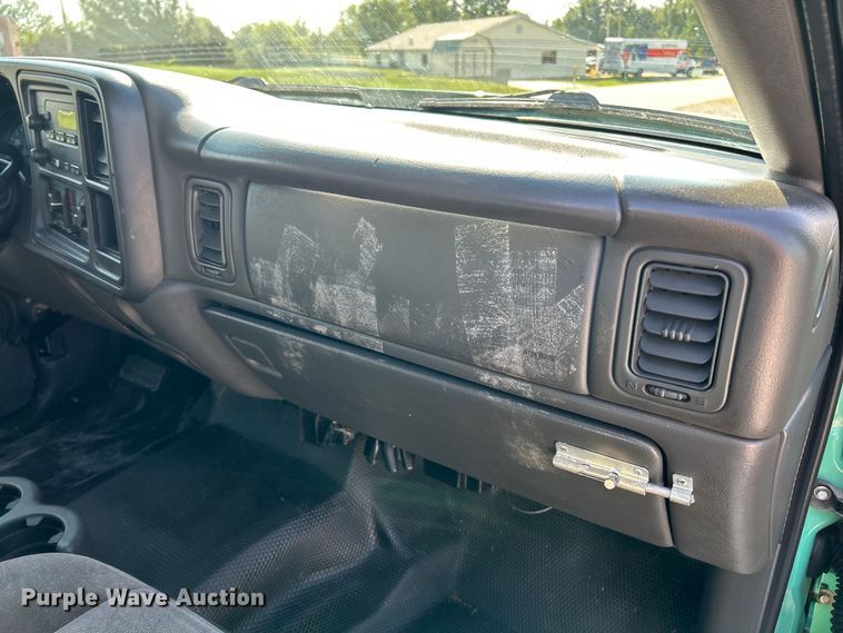 image for item NL9644 2006 Chevrolet Silverado 2500HD  Crew Cab pickup truck