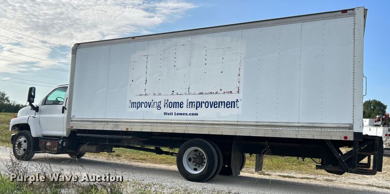 image for item NL9656 2004 Chevrolet C6500 box truck