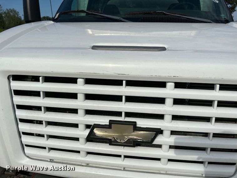 image for item NL9656 2004 Chevrolet C6500 box truck