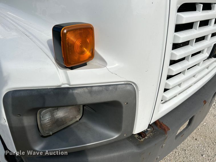 image for item NL9656 2004 Chevrolet C6500 box truck