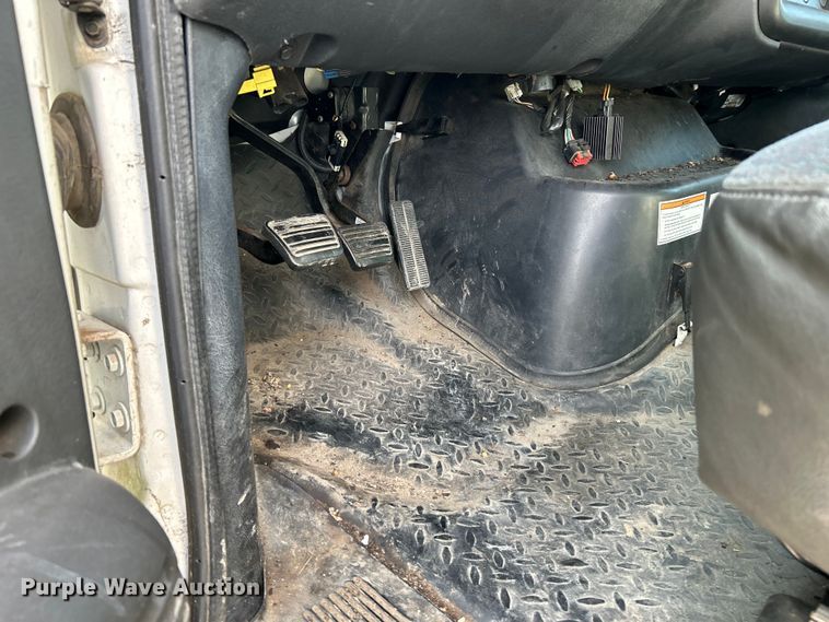 image for item NL9656 2004 Chevrolet C6500 box truck