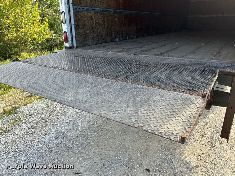 image for item NL9656 2004 Chevrolet C6500 box truck