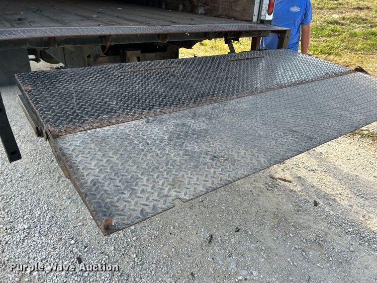 image for item NL9656 2004 Chevrolet C6500 box truck