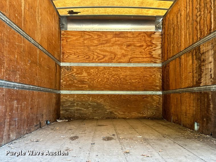 image for item NL9656 2004 Chevrolet C6500 box truck