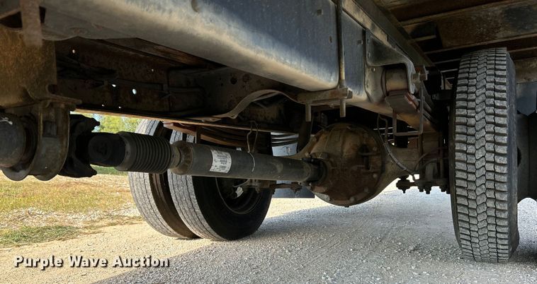 image for item NL9656 2004 Chevrolet C6500 box truck