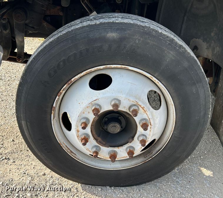 image for item NL9656 2004 Chevrolet C6500 box truck