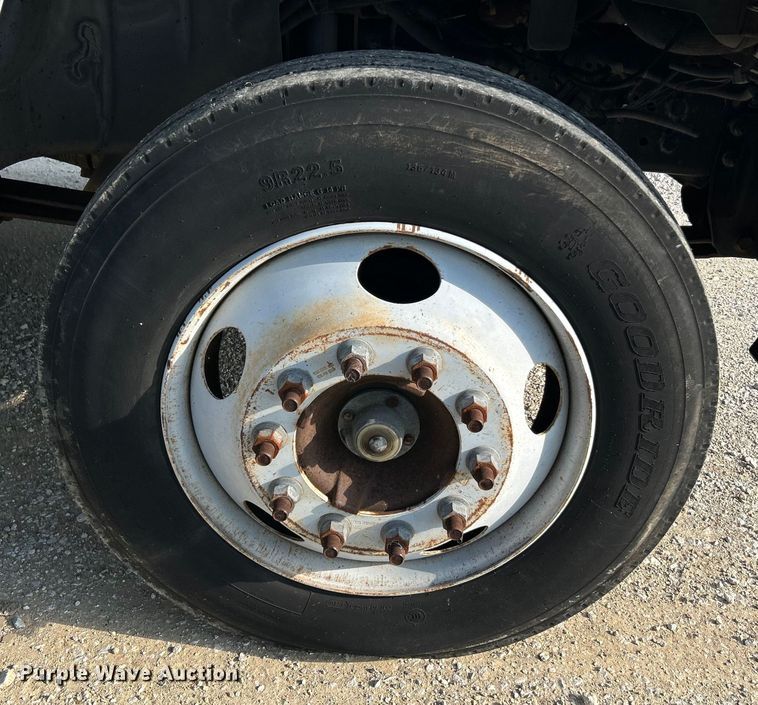 image for item NL9656 2004 Chevrolet C6500 box truck