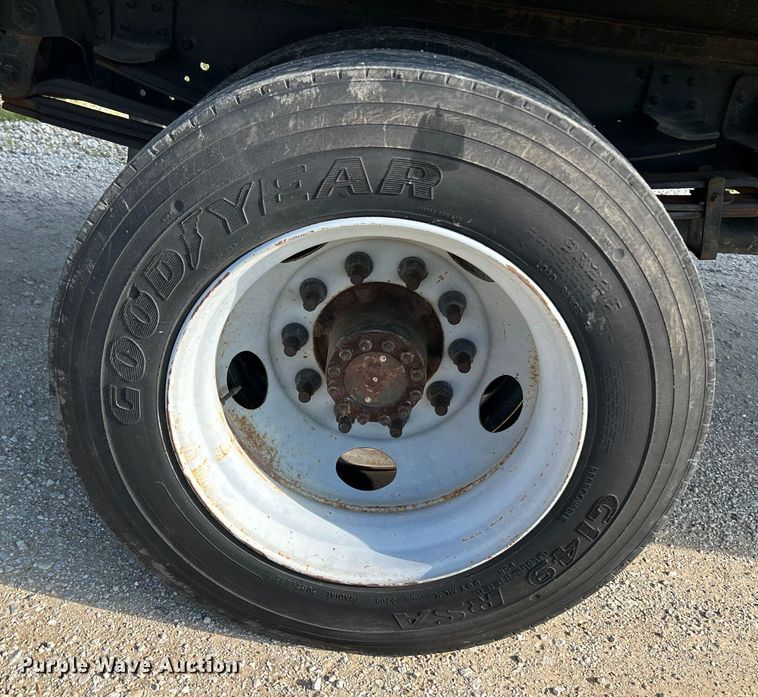 image for item NL9656 2004 Chevrolet C6500 box truck