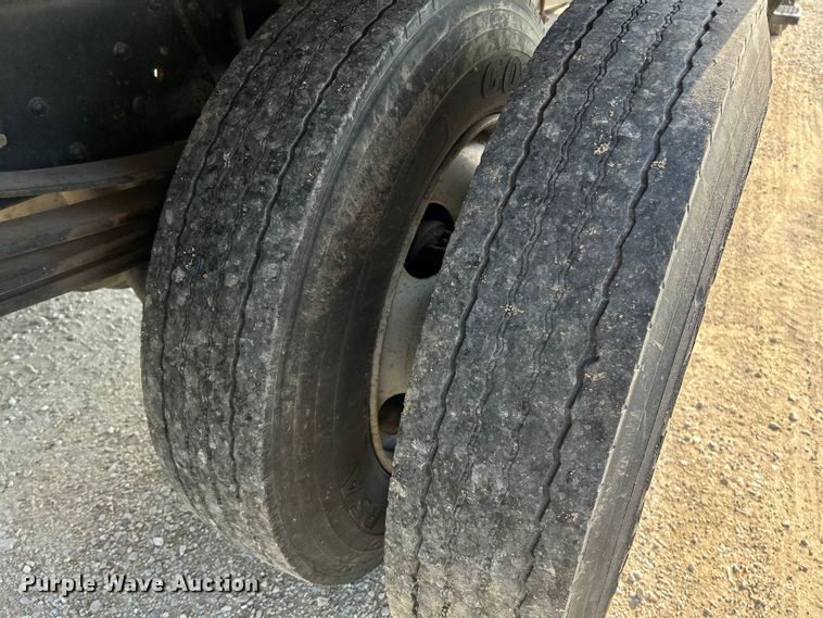 image for item NL9656 2004 Chevrolet C6500 box truck